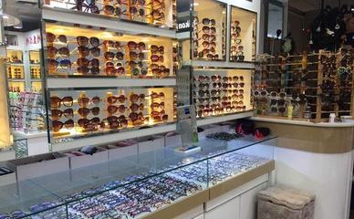 “眼鏡經(jīng)濟(jì)”崛起 顏值賽道的新黑馬，200億銷售額背后的消費(fèi)新趨勢(shì)